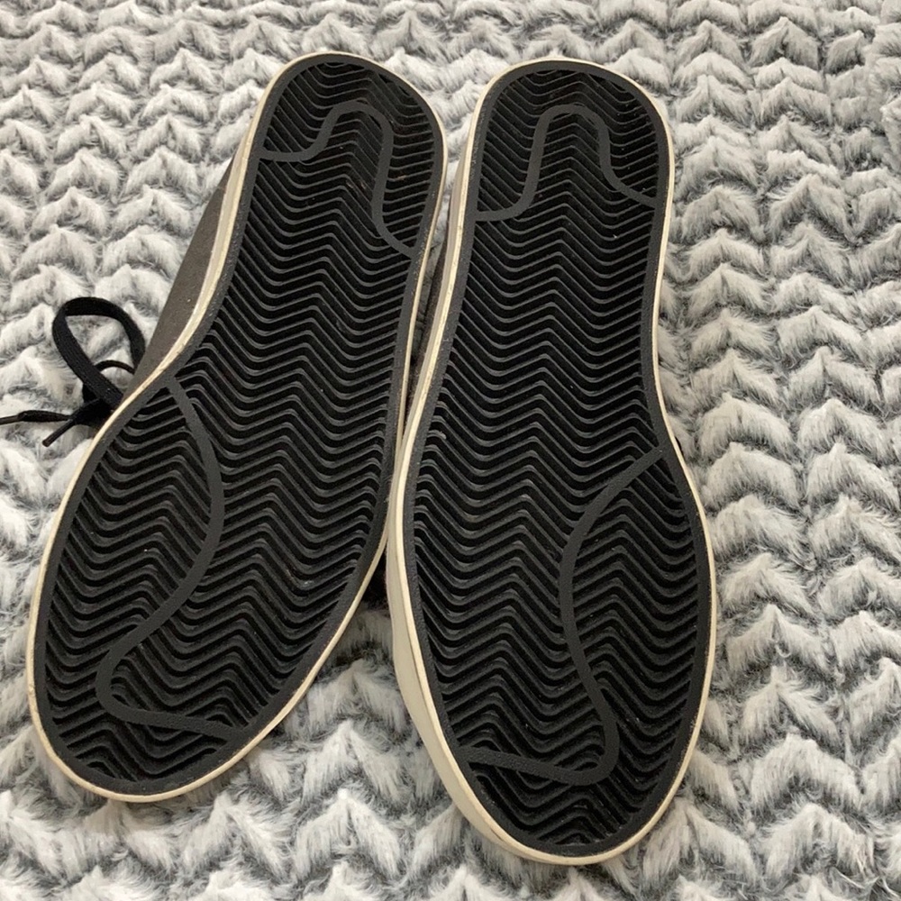 ONE Footwear - Picture 3 of 4